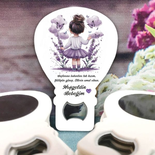 Mor Elbiseli Kız Bebek Balon Açacak